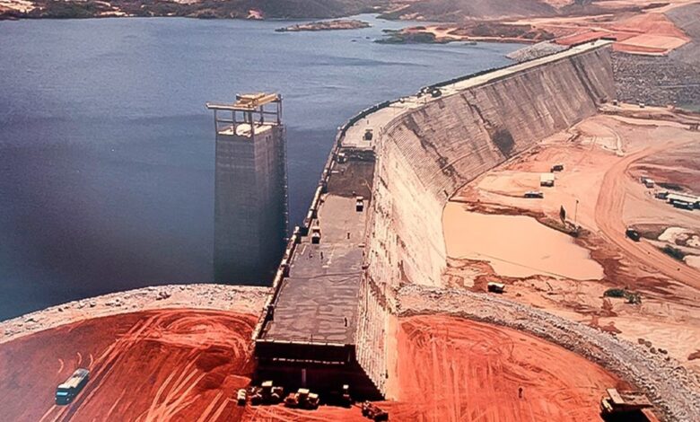 Maior açude do Brasil guarda 6,7 bilhões de metros cúbicos e mudou a história do sertão após submergir uma cidade inteira