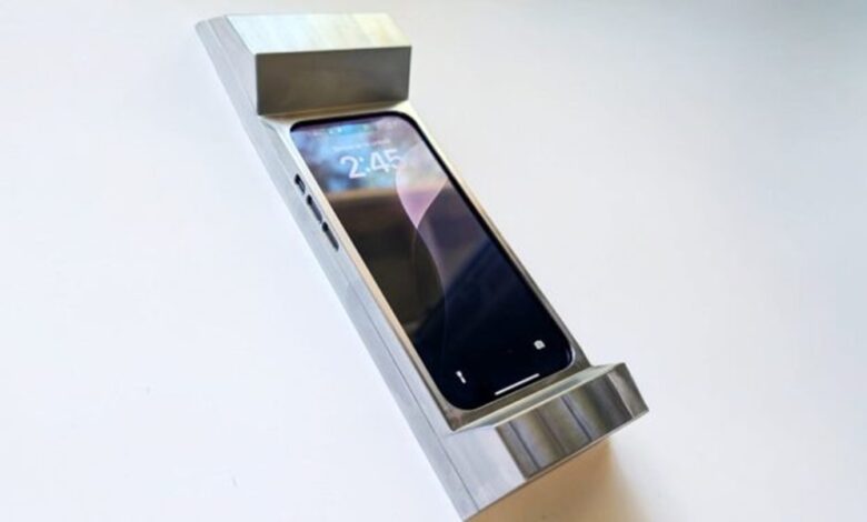 Capa de 2,7 kg usa fadiga física para reduzir vício em smartphones, custa até US$ 500 e busca financiamento no Kickstarter