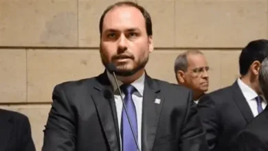 Nesta manhã, Carlos B0lsonaro acaba de co… Ver mais