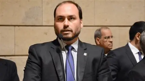 Nesta manhã, Carlos B0lsonaro acaba de co… Ver mais