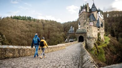 O castelo medieval que nunca foi destruído e ainda pertence à mesma família há mais de 850 anos (33 gerações)