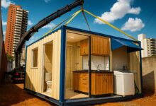Contêiner adaptado em Campinas vira casa completa com banheiro pronto, cozinha planejada funcional, lavanderia organizada e área externa pensada para uso diário, mostrando que esse tipo de contêiner pode virar moradia real.