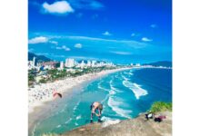 Com praias de ondas fortes, clima quente o ano inteiro e opções para toda a família, destino queridinho dos brasileiros vira paraíso dos surfistas no litoral paulista