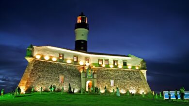 Construído com pedra, cal e técnica naval há quase cinco séculos, este Forte brasileiro é o mais antigo das Américas e segue firme diante do mar de Salvador,