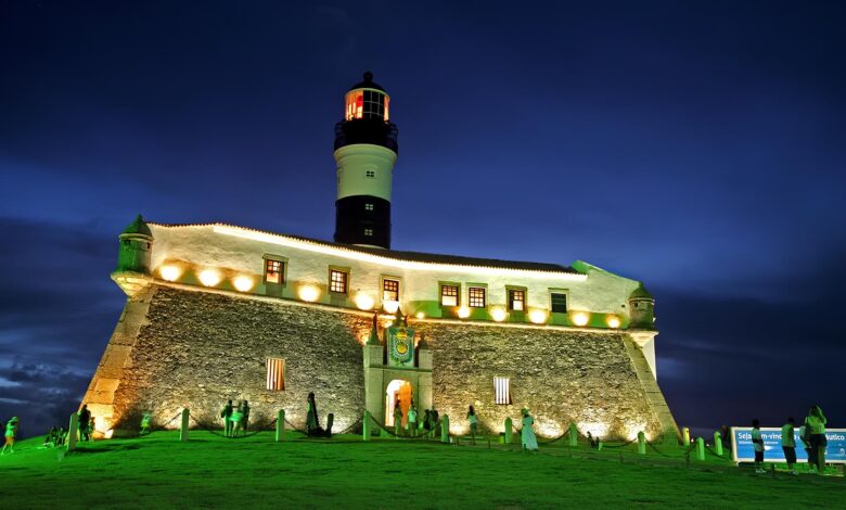 Construído com pedra, cal e técnica naval há quase cinco séculos, este Forte brasileiro é o mais antigo das Américas e segue firme diante do mar de Salvador,