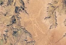 Um enigmático desenho humano de 3,5 km surgiu no deserto da Austrália em 1998. Saiba tudo sobre sua história, teorias de autoria. Conheça o Homem de Marree