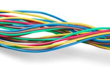 Saiba qual é a cor dos fios elétricos segundo a NBR 5410 e aprenda a identificar condutores neutro, fase e de proteção para garantir segurança e manutenção correta.