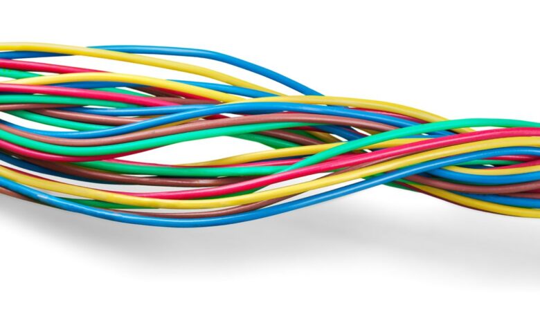 Saiba qual é a cor dos fios elétricos segundo a NBR 5410 e aprenda a identificar condutores neutro, fase e de proteção para garantir segurança e manutenção correta.