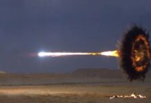 Como tanques estão perdendo terreno para mísseis anticarro, cargas moldadas e blindagens reativas explosivas, e por que sistemas de proteção ativa viraram peça central no campo de batalha.