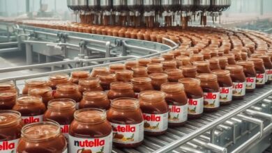 Nutella combina avelãs selecionadas, cacau africano e óleo de palma refinado em uma receita controlada globalmente, unindo tradição, tecnologia e qualidade.