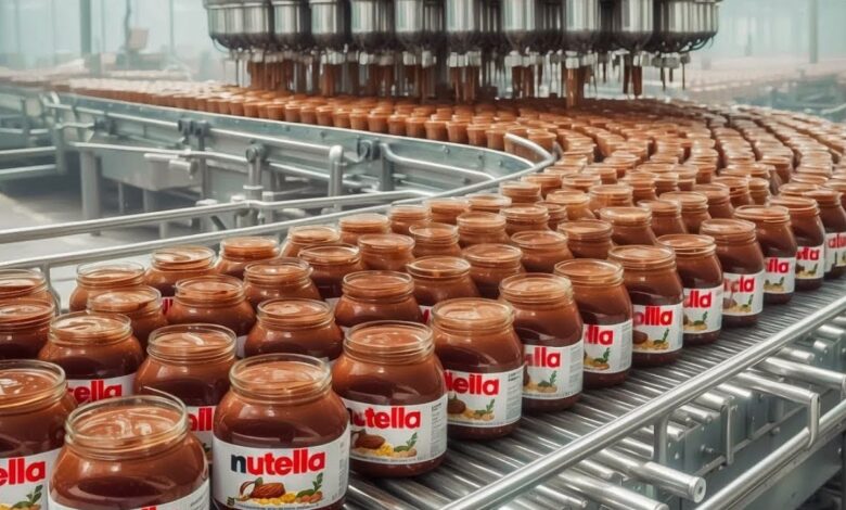 Nutella combina avelãs selecionadas, cacau africano e óleo de palma refinado em uma receita controlada globalmente, unindo tradição, tecnologia e qualidade.
