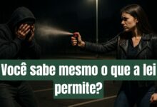 Mulher segurando spray de pimenta em estacionamento à noite, refletindo sobre legalidade e autodefesa.