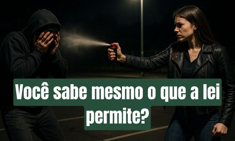 Mulher segurando spray de pimenta em estacionamento à noite, refletindo sobre legalidade e autodefesa.