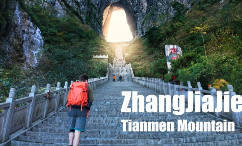 Descubra o teleférico mais longo do mundo em Zhangjiajie, que leva à Montanha Tianmen, desafia com 999 degraus e revela a incrível passarela de vidro nas alturas.