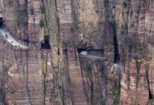 Escavado à mão por 13 moradores em apenas 5 anos, o túnel de 1.200 metros que atravessa o interior de uma montanha a 1.700 metros de altitude desafia a gravidade com