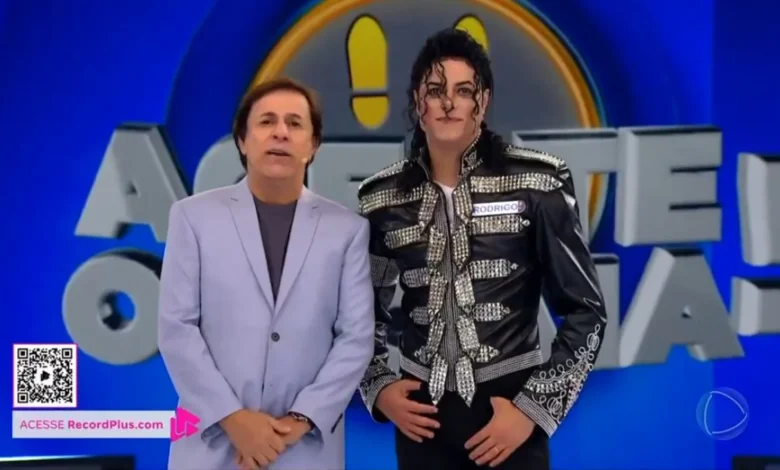 Tom Cavalcante apresenta o Acerte ou Caia!. Foto: Reprodu&ccedil;&atilde;o/Record