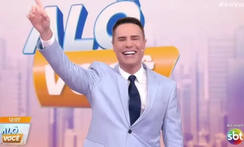 Luiz Bacci no comando do Alô Você. Foto: Reprodução/SBT