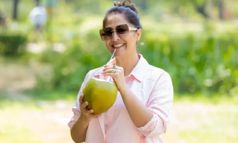 Água de coco emagrece? Veja 4 mitos e verdade sobre o consumo da bebida