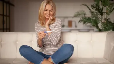 Relógio da fertilidade: por que o auge da carreira não acompanha a reserva ovariana?