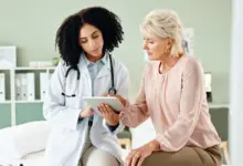 Exames normais e sintomas persistentes: entenda por que não ignorar os sinais após os 40 anos