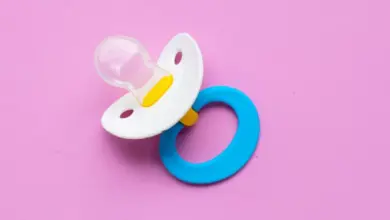 Chupeta “antiestresse” vira moda entre adultos e preocupa especialistas