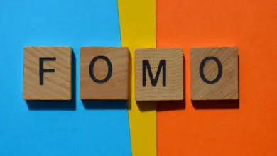 FOMO: conheça as causas e os sintomas da síndrome relacionada ao medo de perder algo