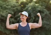 Braços femininos fortes e definidos: 4 estratégias para alcançar mais músculos