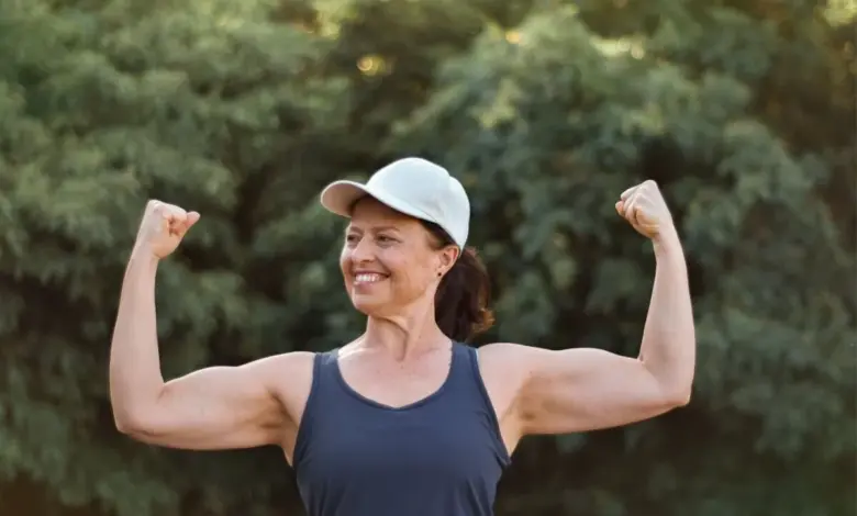 Braços femininos fortes e definidos: 4 estratégias para alcançar mais músculos