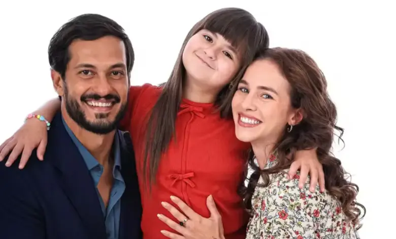 Fernando (Raphael Vianna), Eduarda (Juju Te&oacute;filo) e Carolina (Laryssa Ayres). Foto: Ricardo Bufolin/Globoplay