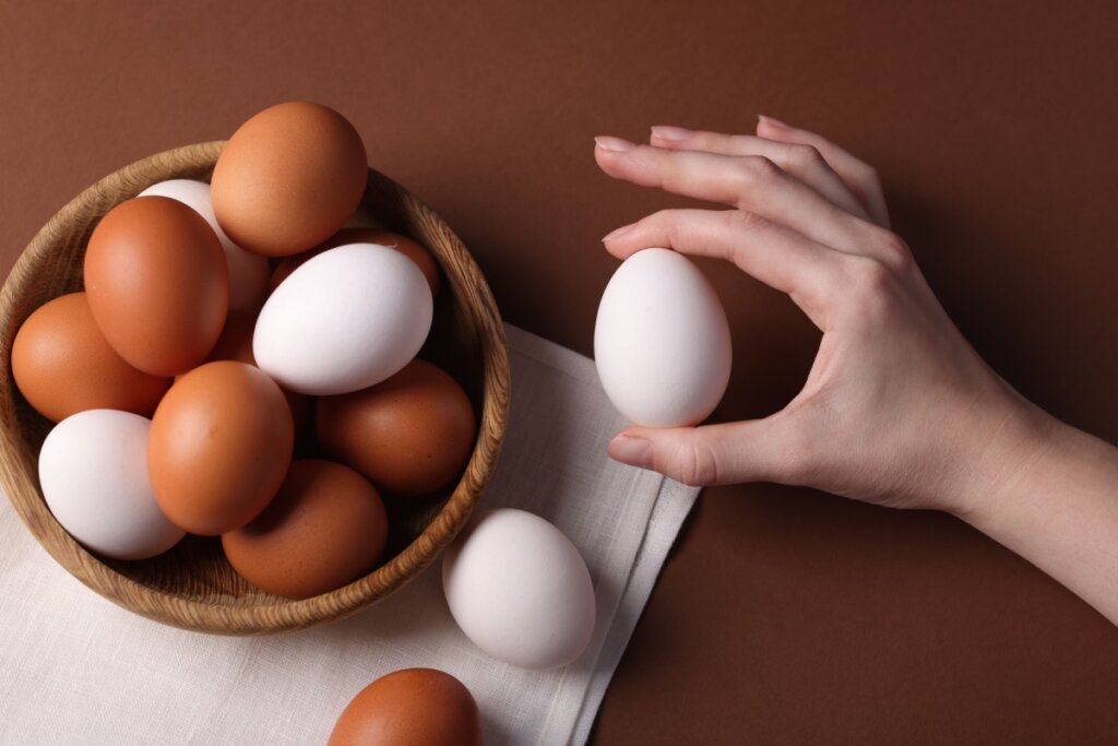 Ovos brancos e vermelhos