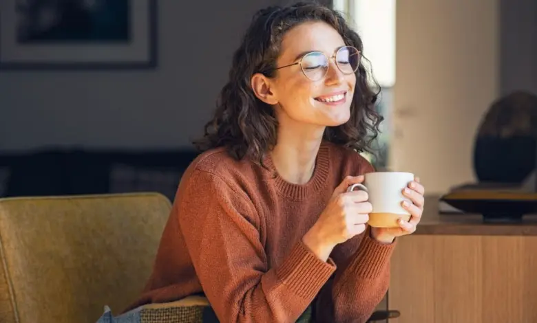 5 chás que ajudam a aliviar cólicas e desconfortos menstruais