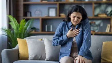 Dor no peito nem sempre é igual: 5 mitos e verdades sobre o sintoma que pode indicar risco ao coração