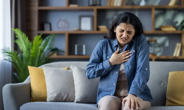 Dor no peito nem sempre é igual: 5 mitos e verdades sobre o sintoma que pode indicar risco ao coração