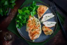 Frango malpassado: entenda os riscos à saúde e como evitar contaminações