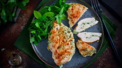 Frango malpassado: entenda os riscos à saúde e como evitar contaminações