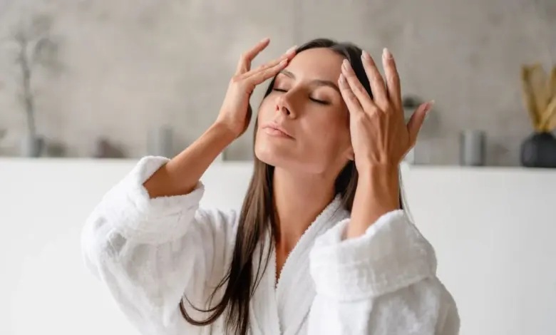 Rosto derretido: entenda como a perda de peso rápida envelhece o rosto