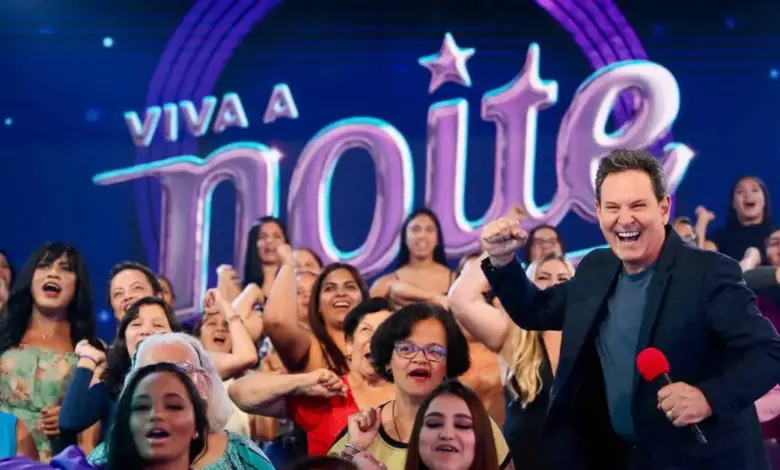 Luis Ricardo apresenta o Viva a Noite. Foto: Divulgação/SBT