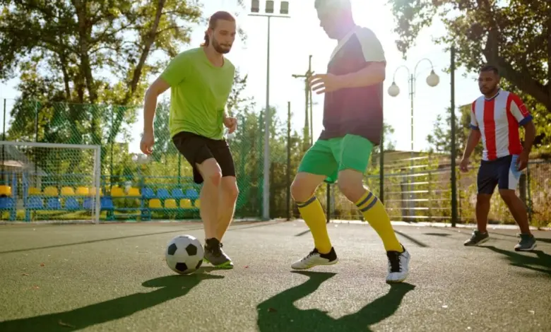 Copa do Mundo: futebol entre amigos pode aumentar risco de lesões em amadores