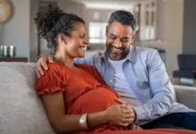 O que o bebê sente na barriga da mãe? Entenda os marcos da gestação 