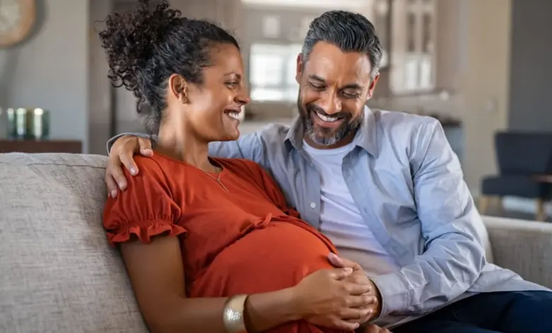 O que o bebê sente na barriga da mãe? Entenda os marcos da gestação 