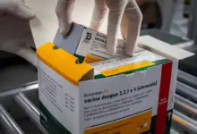 Vacina do Butantan começa a ser aplicada em pessoas de 59 anos e amplia acesso ao público geral em SP