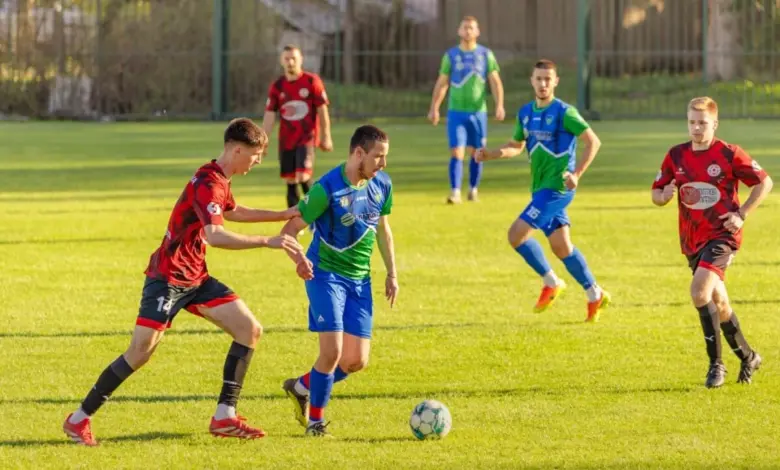 Entorses, lesões musculares e traumas no joelho lideram a lista dos problemas que mais atingem quem joga futebol recreativo (Imagem: frantic00