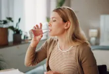 No inverno, a ausência de sede pode mascarar a necessidade do corpo de se manter hidratado diariamente (Imagem: PeopleImages
