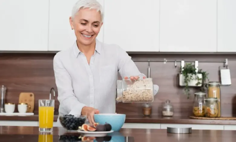 Alguns alimentos podem ser verdadeiros aliados na preservação da massa muscular e da força ao longo do envelhecimento (Imagem: Inside Creative House