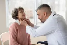 O estreitamento das carótidas pode evoluir sem sintomas e funcionar como um alerta para doenças cardiovasculares (Imagem: fast-stock