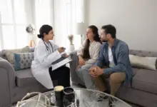 ISTs continuam em crescimento entre adultos de diferentes faixas etárias (Imagem: fizkes