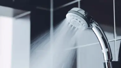 O banho muito quente pode afetar a saúde da pele (Imagem: beeboys