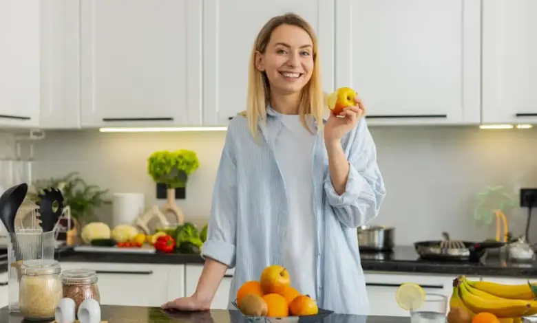Além de saborosas, as frutas podem ser consumidas de diferentes formas para se adaptarem melhor aos dias mais frios (Imagem: Andrii Iemelianenko