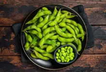 Edamame chama a atenção por reunir nutrientes essenciais ao corpo (Imagem: Mironov Vladimir