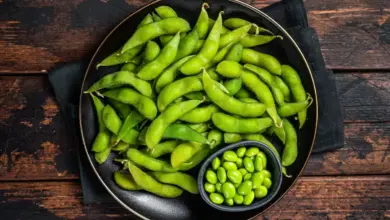 Edamame chama a atenção por reunir nutrientes essenciais ao corpo (Imagem: Mironov Vladimir